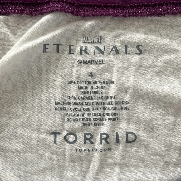 Torrid marvel the externals logo white Tshirt size 4 - Picture 3 of 3